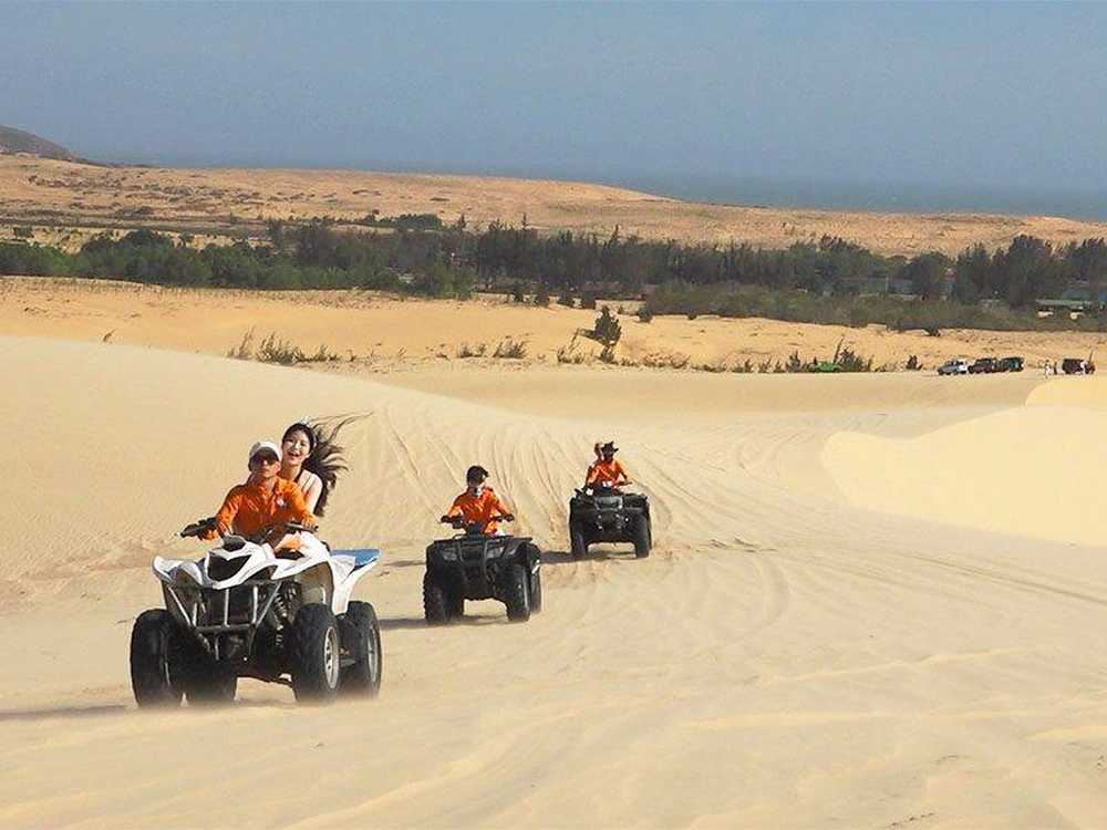 Lái xe địa hình tại Bàu Trắng 